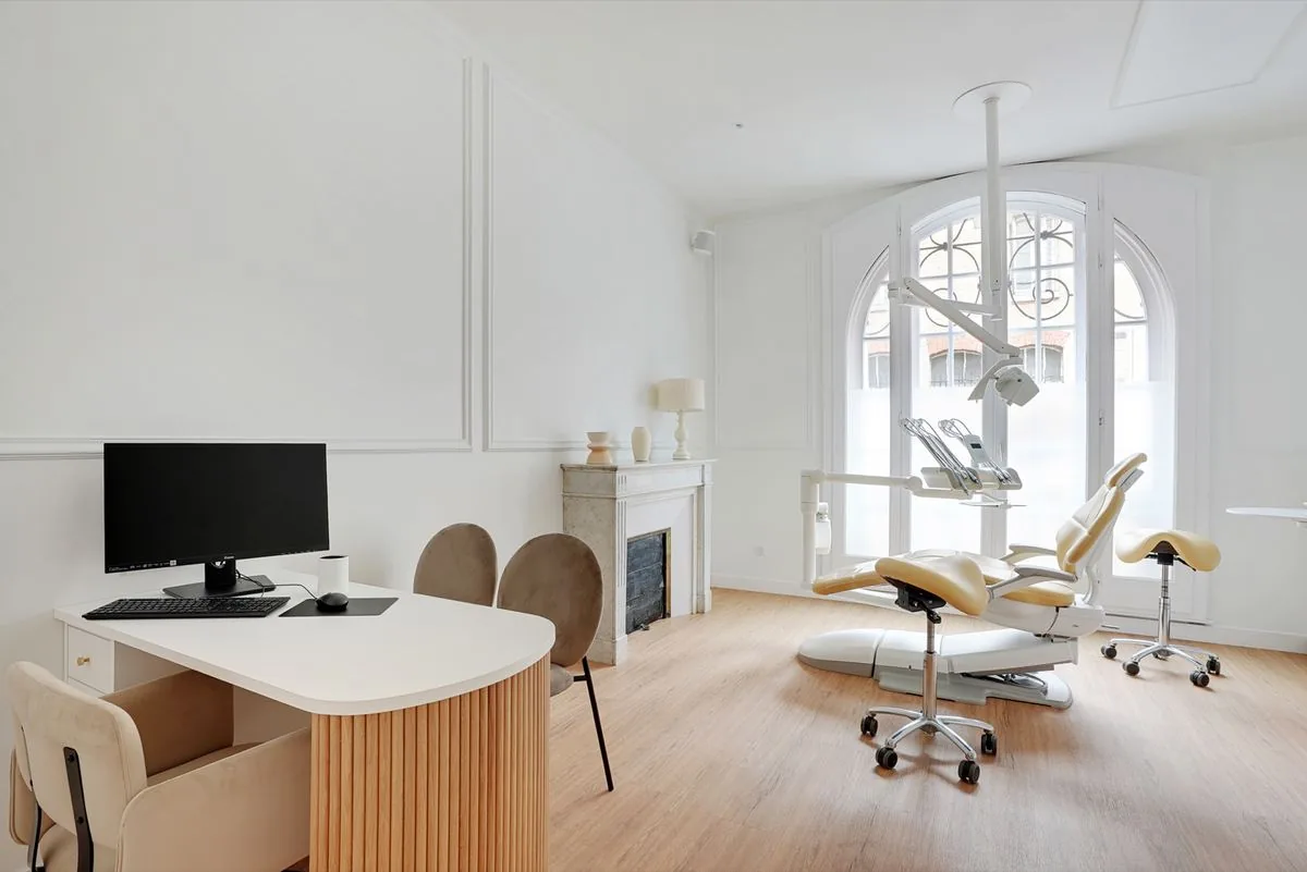 Cabinet dentaire haussmannien Paris — accompagné par Prestonn